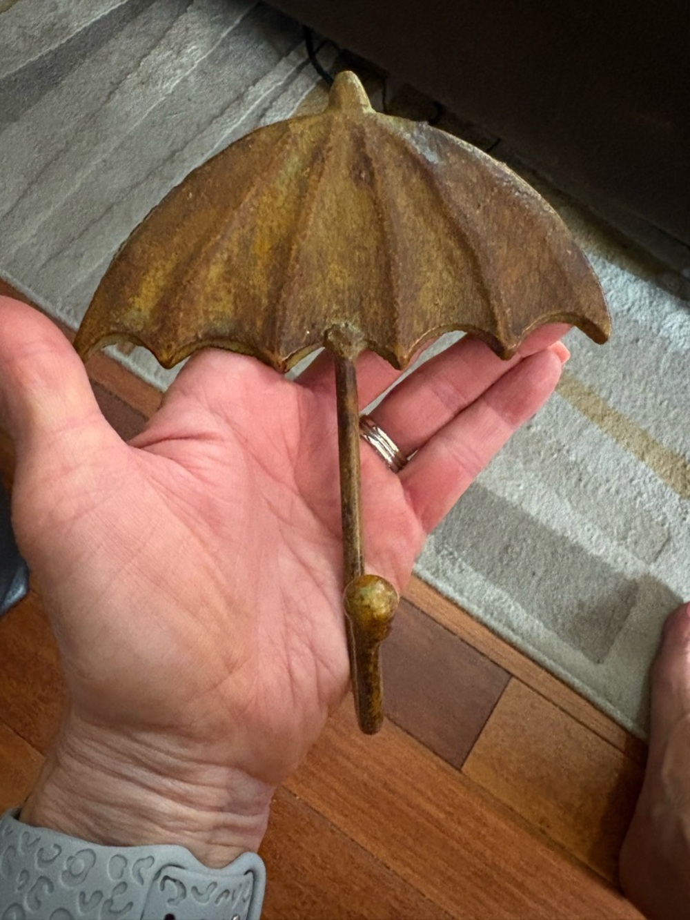 Decorative Brown Metal Umbrella Hook - Vintage-Style Home Accent